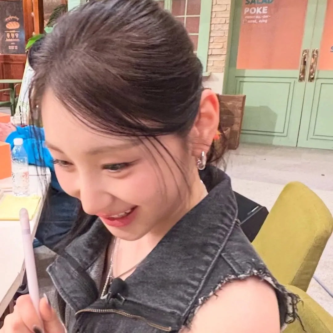 Behind-the-scenes cut of Lee Chaeyeon