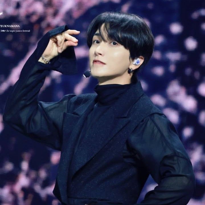 A moment captured by Leeteuk (Super Junior)'s fan