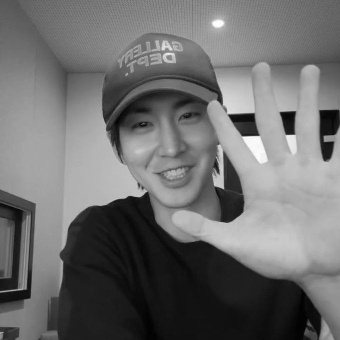 Behind-the-scenes cut of Shinwon (PENTAGON)