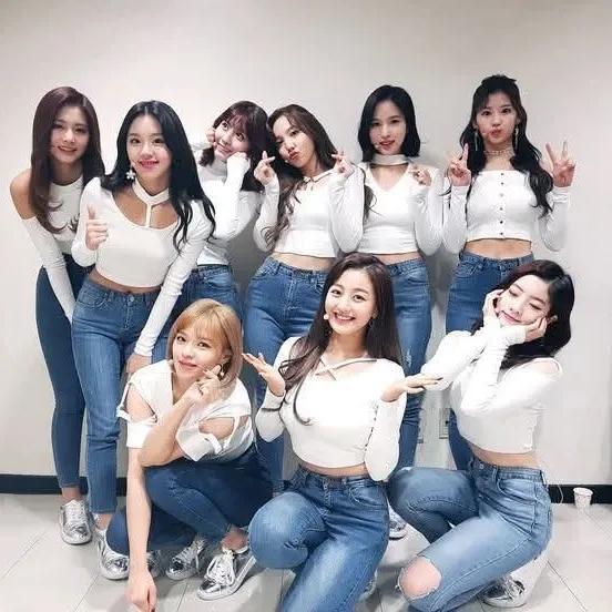 TWICE의 비하인드 컷