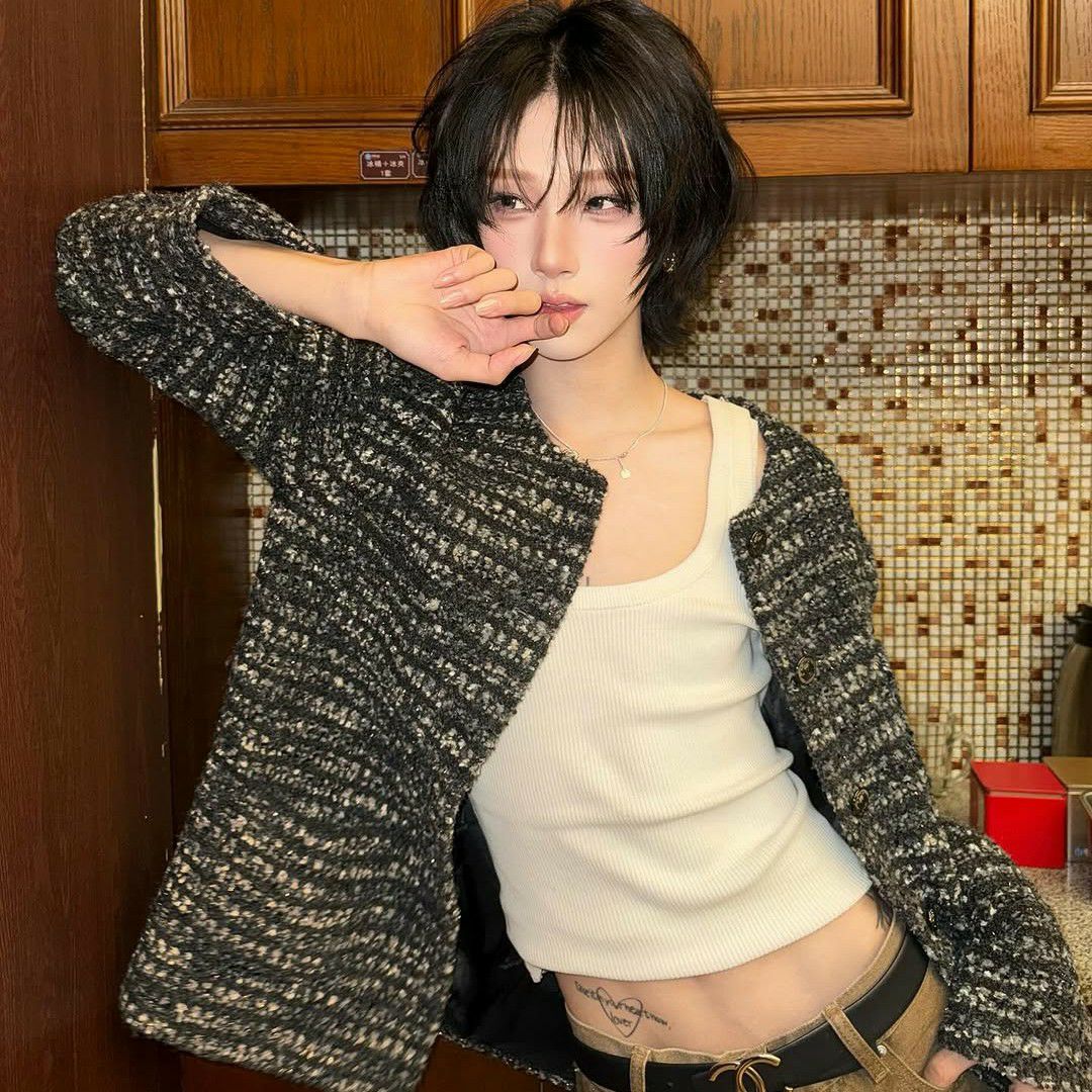 A moment captured by Hu Yetao (NexT1DE)'s fan