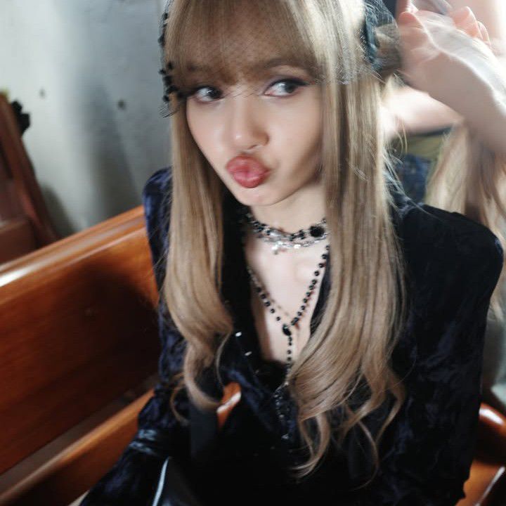 Foto terbaru Lisa (BLACKPINK)