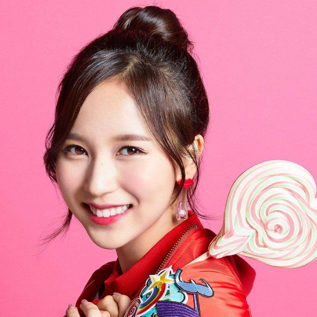 Momen yang diabadikan oleh penggemar Mina (TWICE)