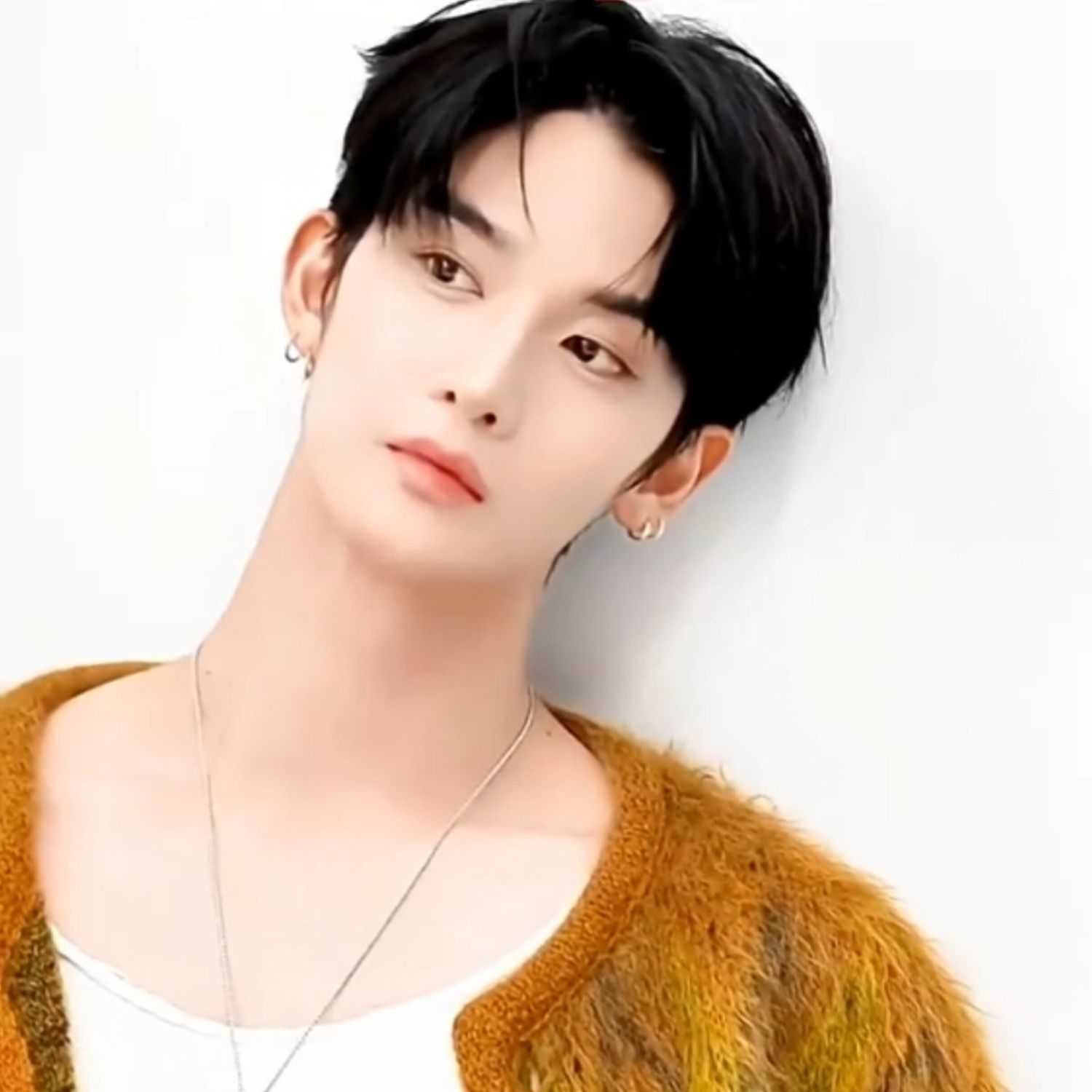 Behind-the-scenes cut of Bae Jinyoung
