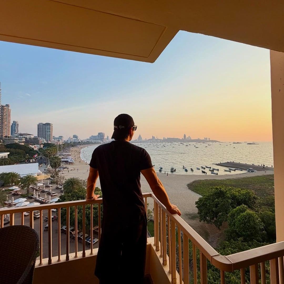 Recent activity shot of Hwang Chiyeol