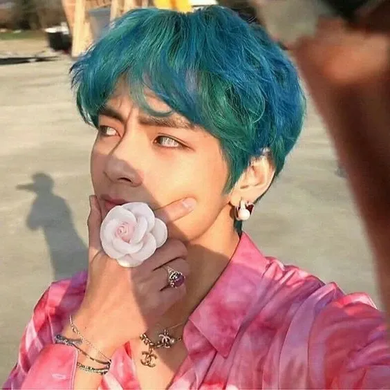 Recent activity shot of V (BTS)