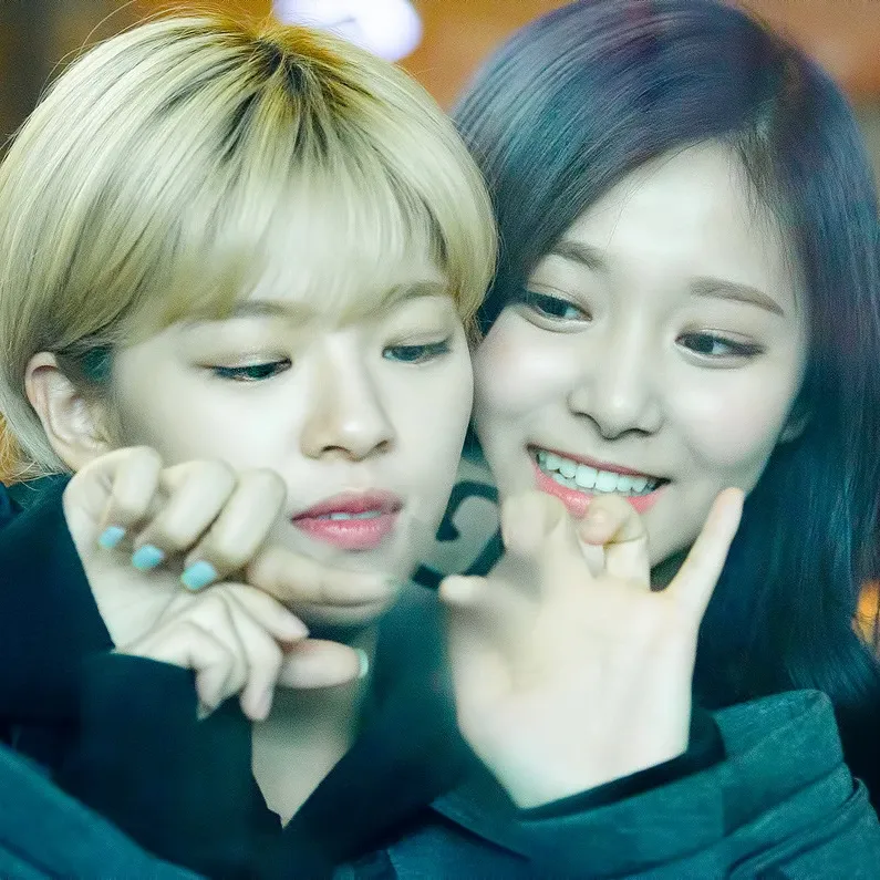 TWICE의 비하인드 컷