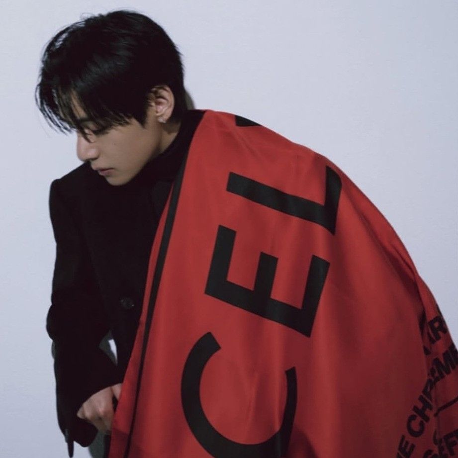 뷔 (방탄소년단) 최근 활동샷