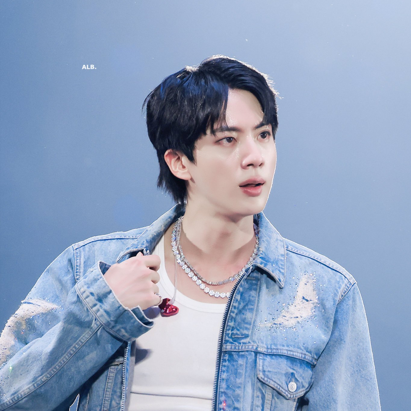 Foto aktivitas terbaru Jin (BTS)