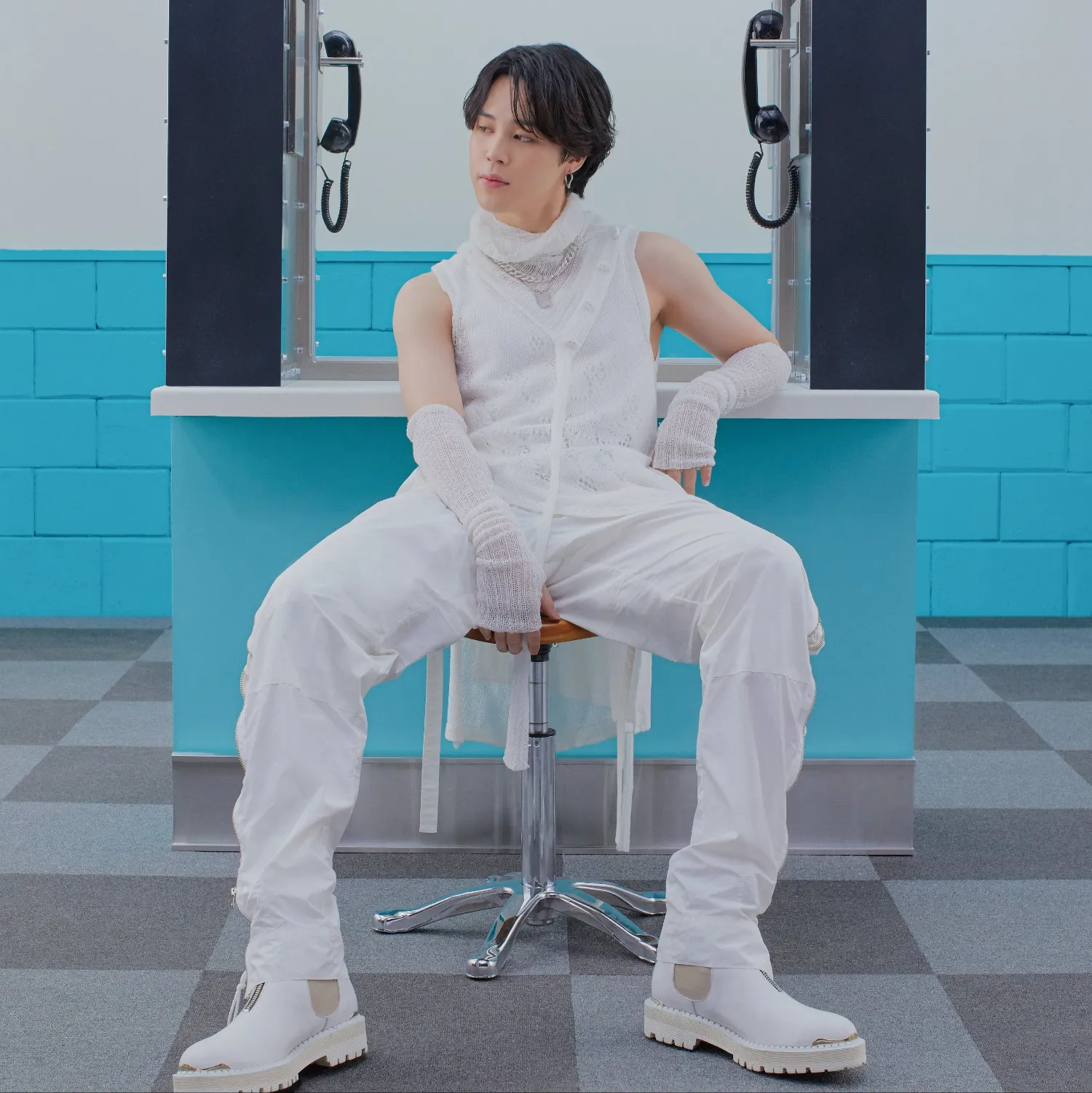Behind-the-scenes cut of BTS