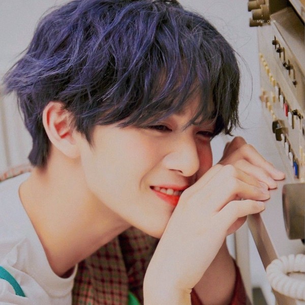 Signature photo of Bae Jinyoung capturing their charm