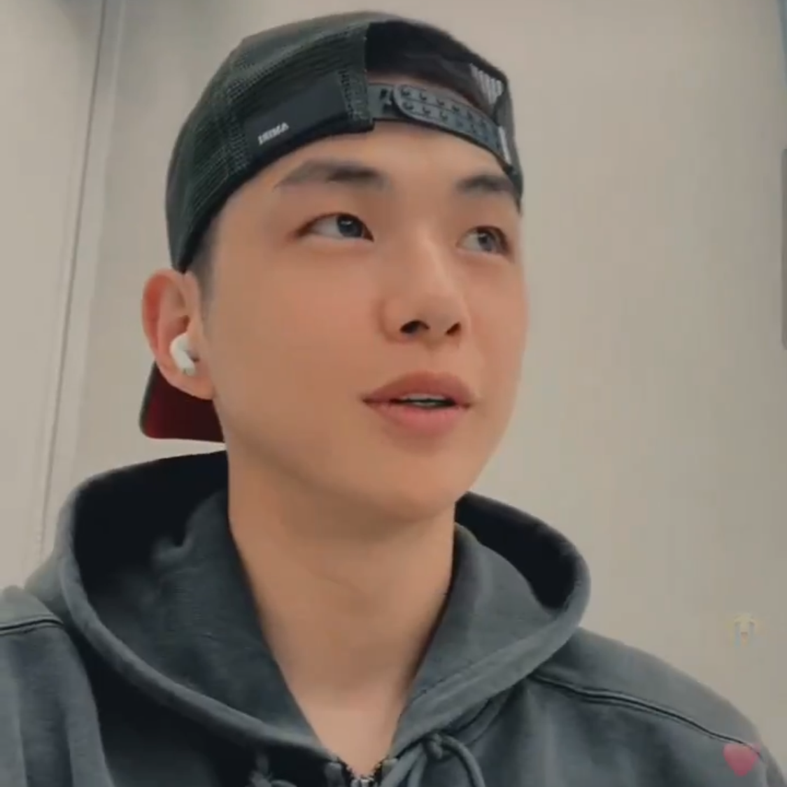 Behind-the-scenes cut of Kang Daniel