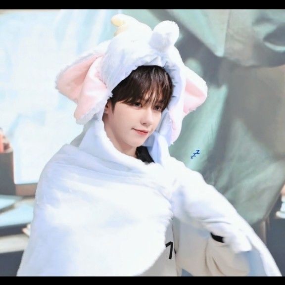 Latest photo of JL (AHOF)