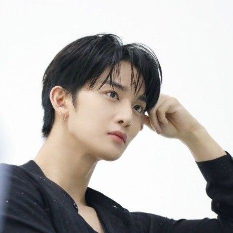 Behind-the-scenes cut of Bae Jinyoung