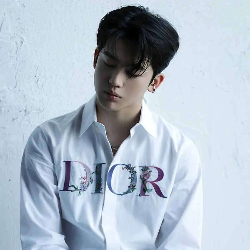 Behind-the-scenes cut of Kim Yohan (WEi)