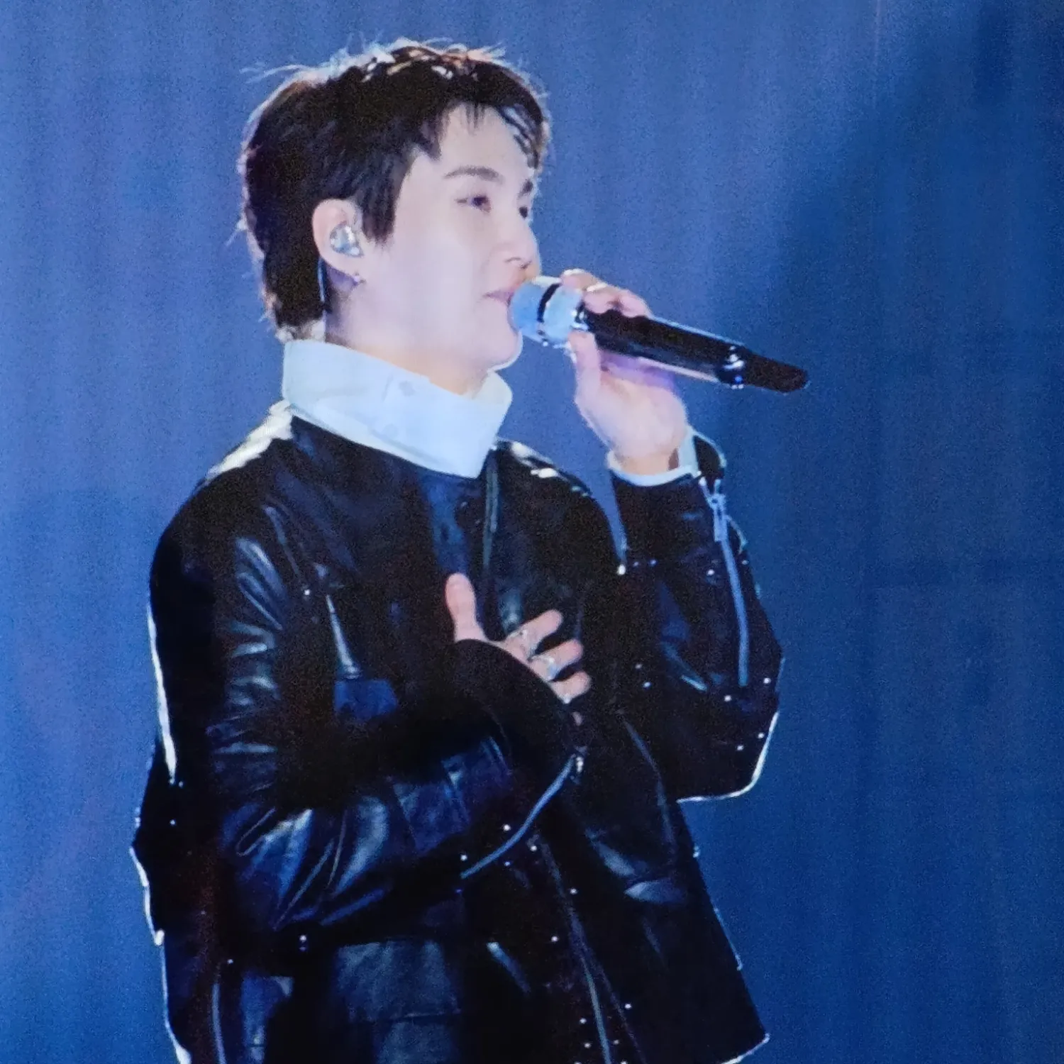 Foto aktivitas terbaru SUGA (BTS)