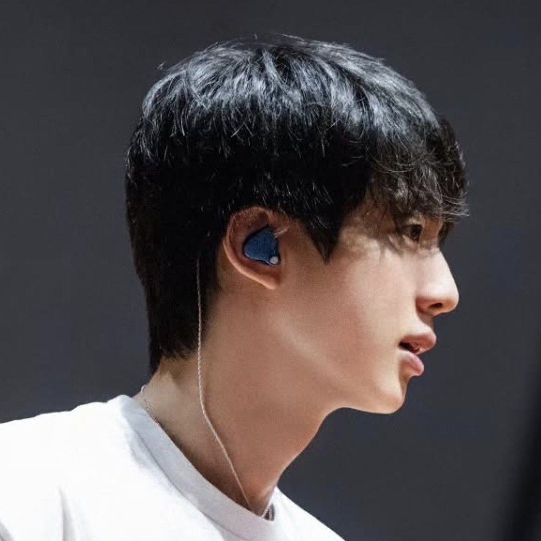 진 (방탄소년단) 최근 활동샷