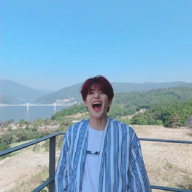 A moment captured by MJ (ASTRO)'s fan