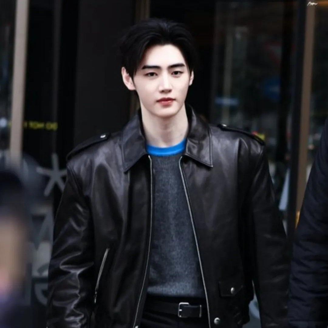 Foto aktivitas terbaru Sunghoon (ENHYPEN)