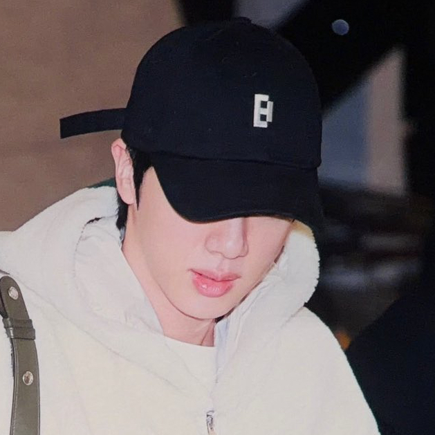 Momen yang diabadikan oleh penggemar Jin (BTS)