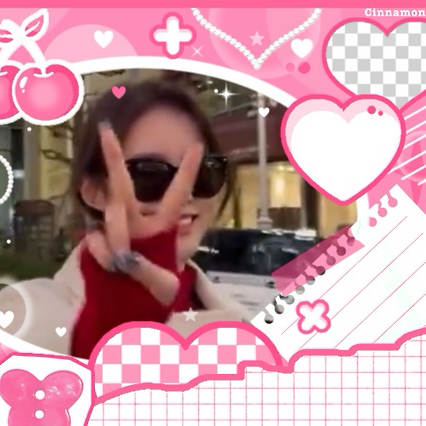 A moment captured by Monday (Weeekly)'s fan