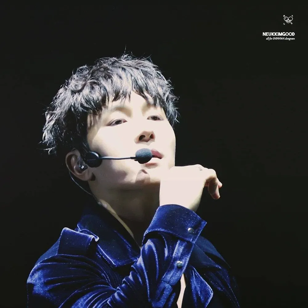 A moment captured by Kim Dongwan (SHINHWA)'s fan