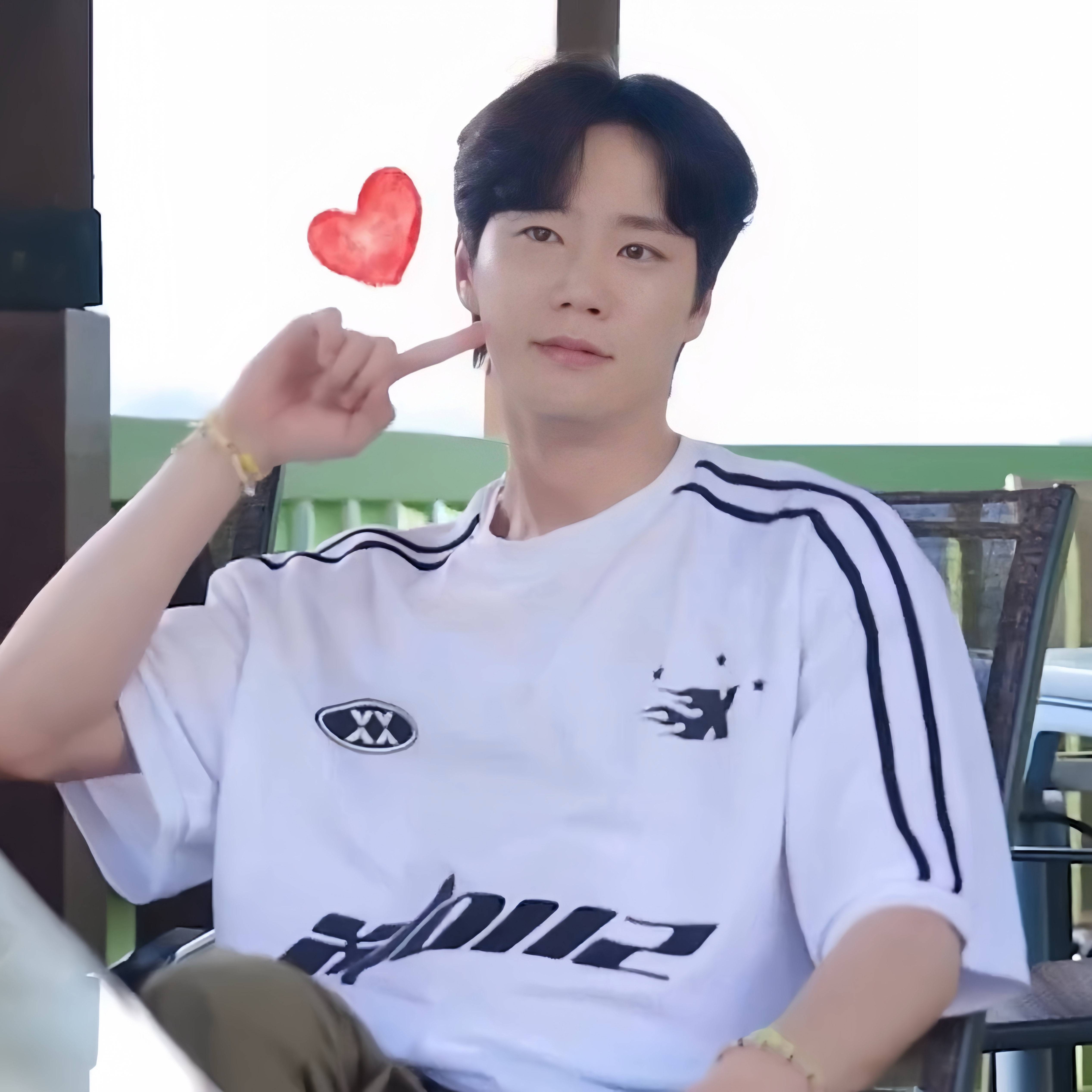 Behind-the-scenes cut of Lee Junyoung