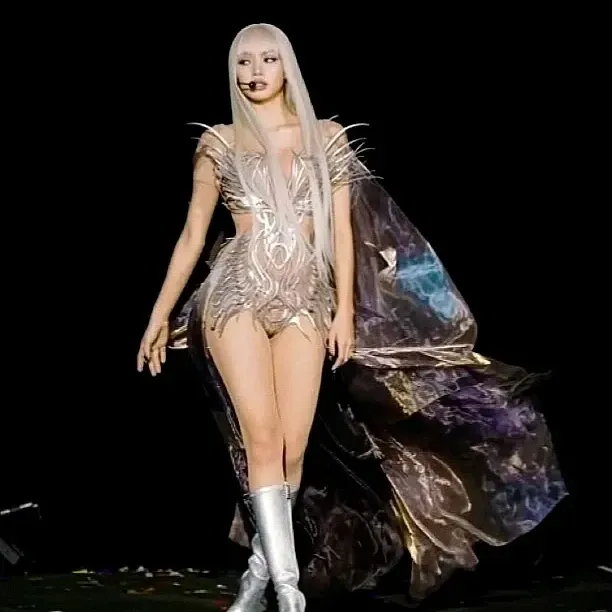 Foto aktivitas terbaru Lisa (BLACKPINK)