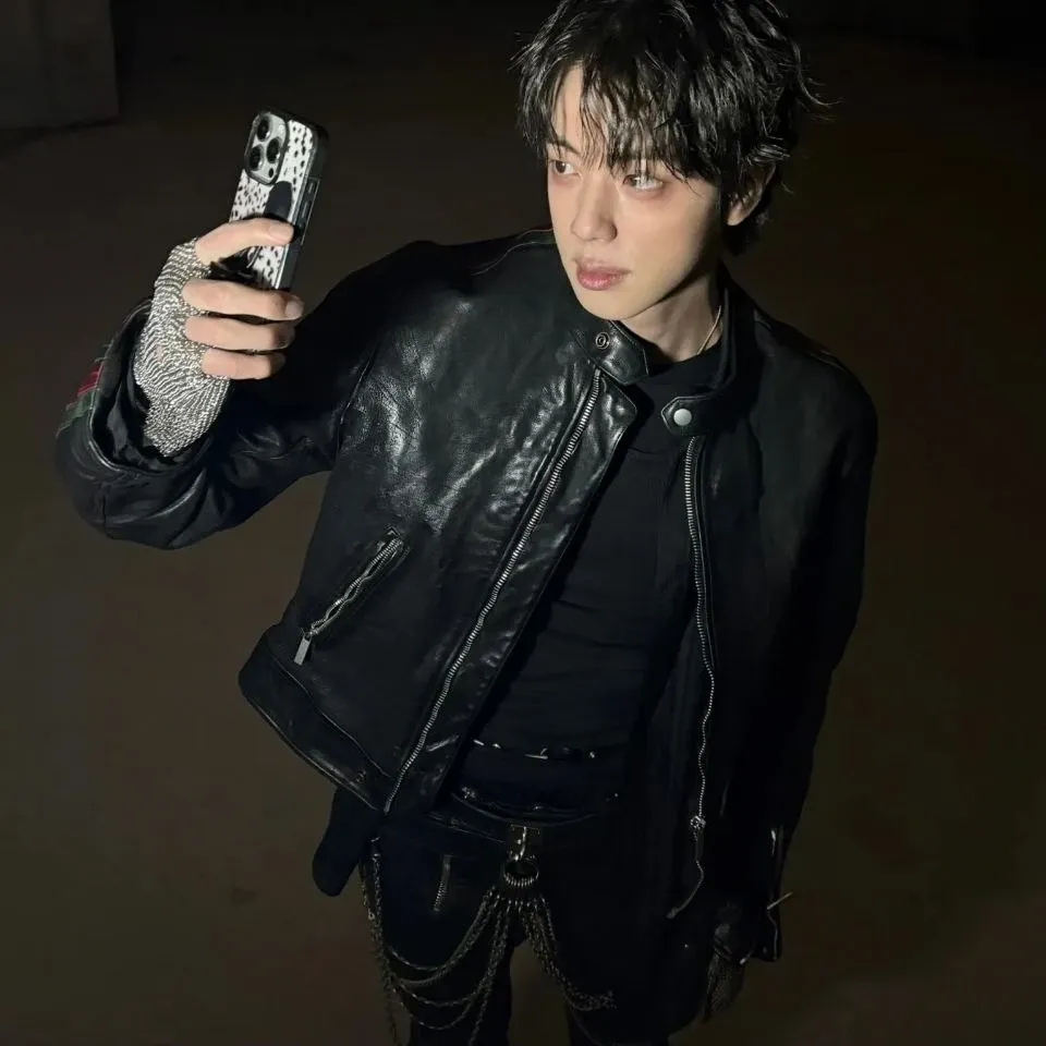 진 (방탄소년단)의 비하인드 컷