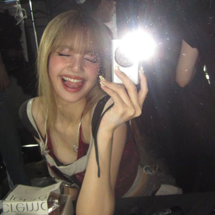 리사 (BLACKPINK)의 비하인드 컷