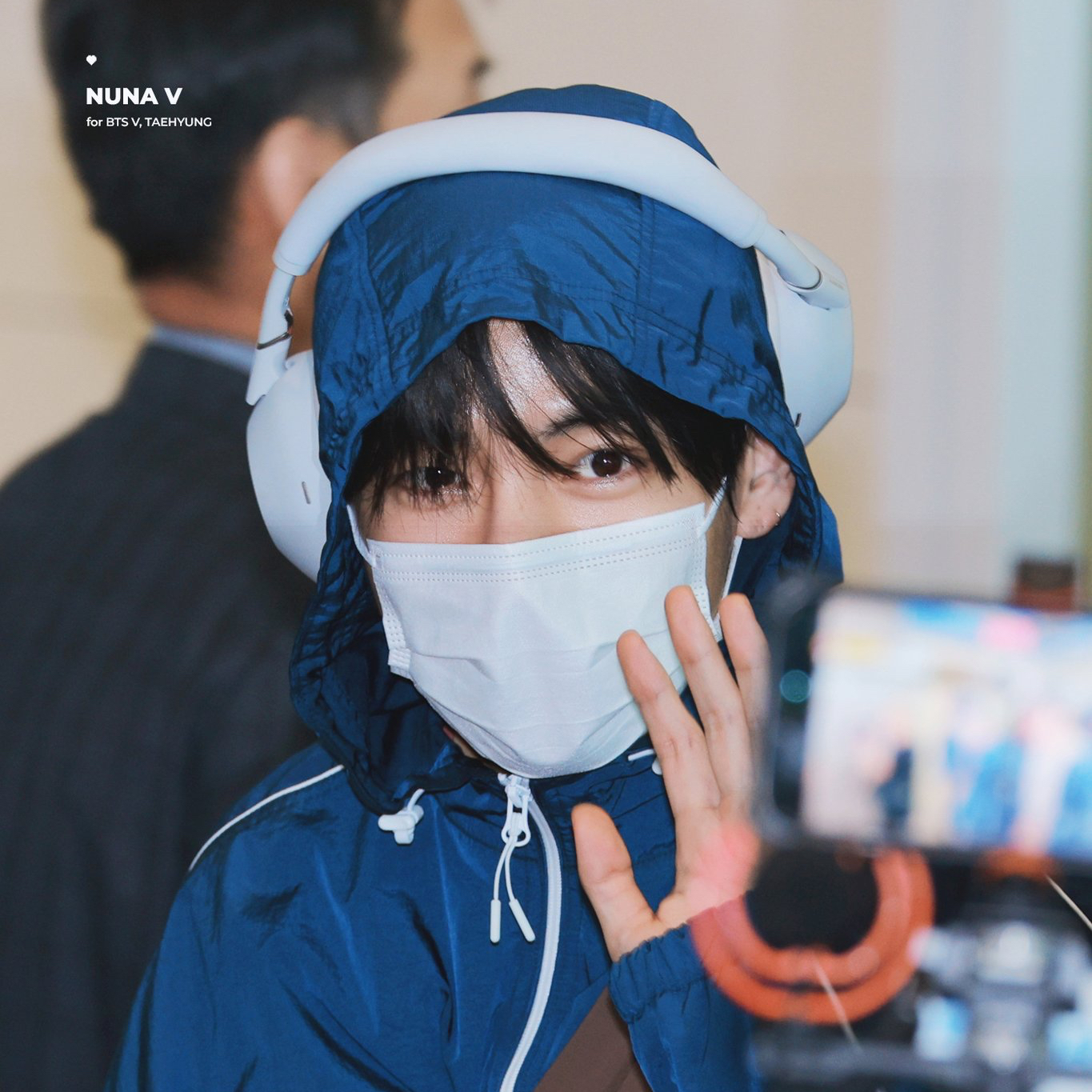 Behind-the-scenes cut of V (BTS)