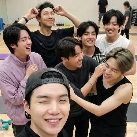 Postingan bintang K-pop yang paling disorot saat ini