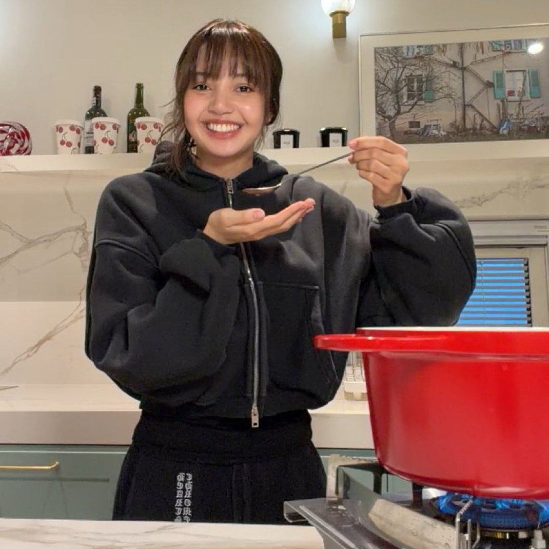 Latest photo of Lisa (BLACKPINK)