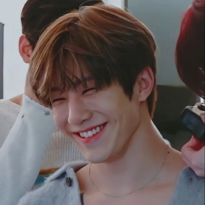 Behind-the-scenes cut of Jinjin (ASTRO)