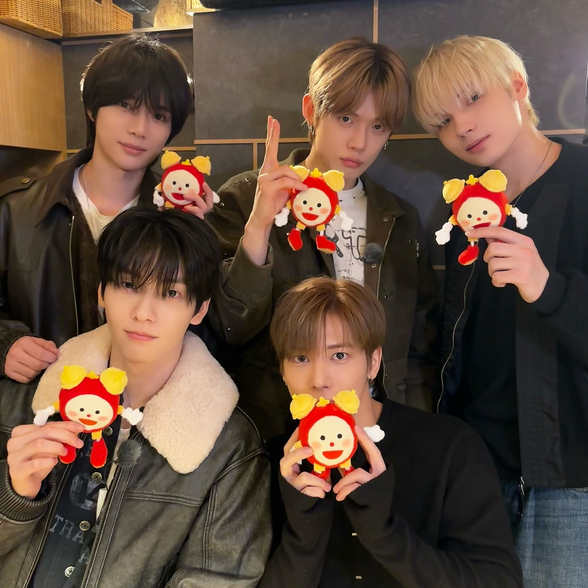 Potret di balik layar TOMORROW X TOGETHER