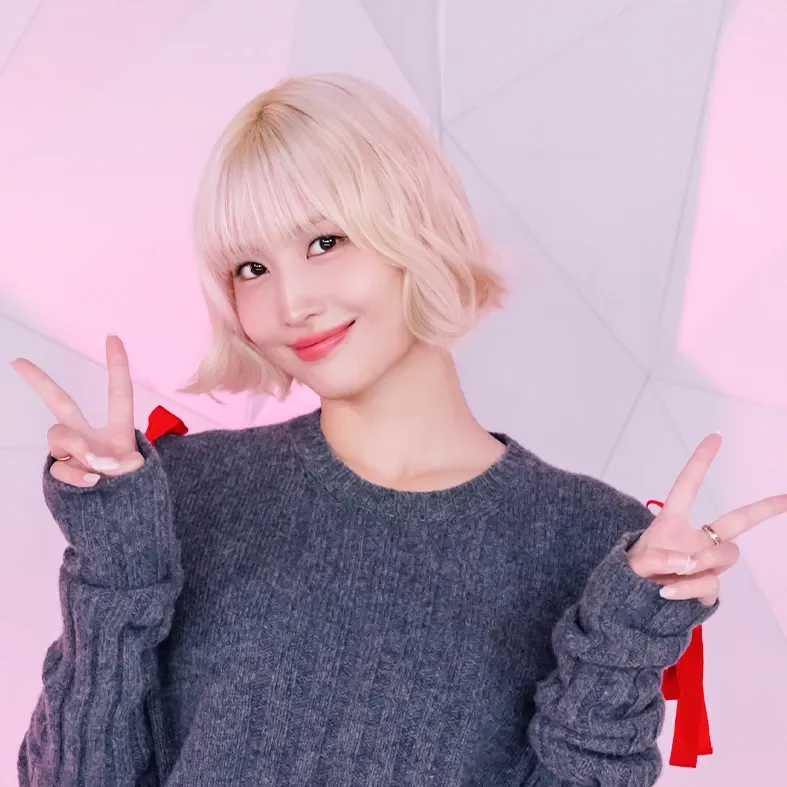 Recent activity shot of Momo (TWICE)