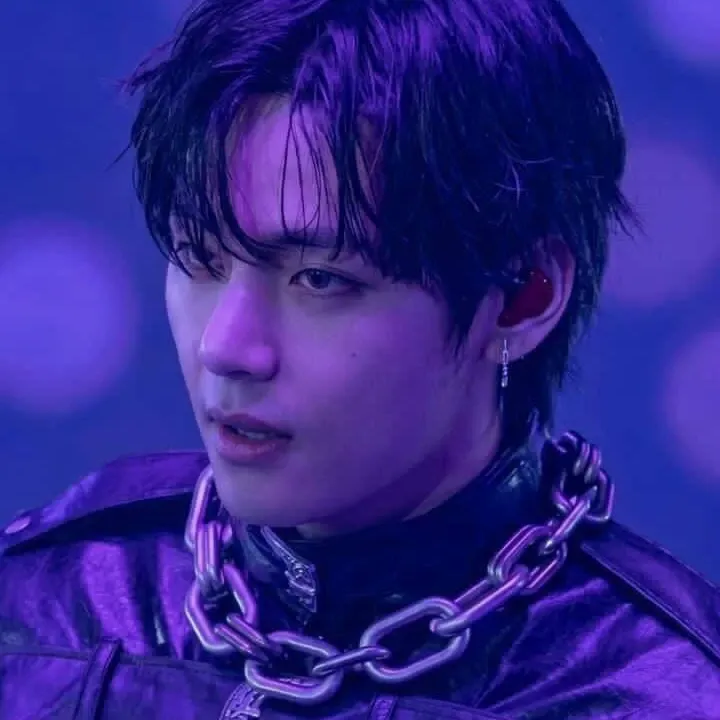 뷔 (방탄소년단)의 최신 사진