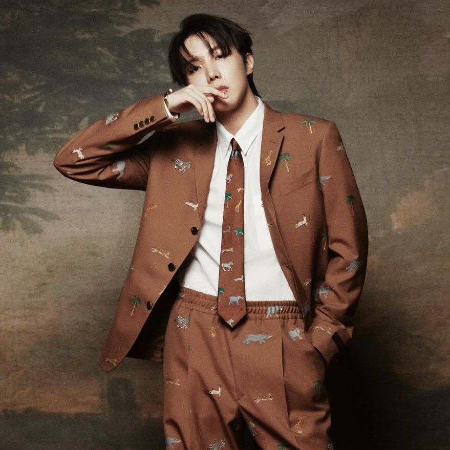 Foto aktivitas terbaru j-hope (BTS)