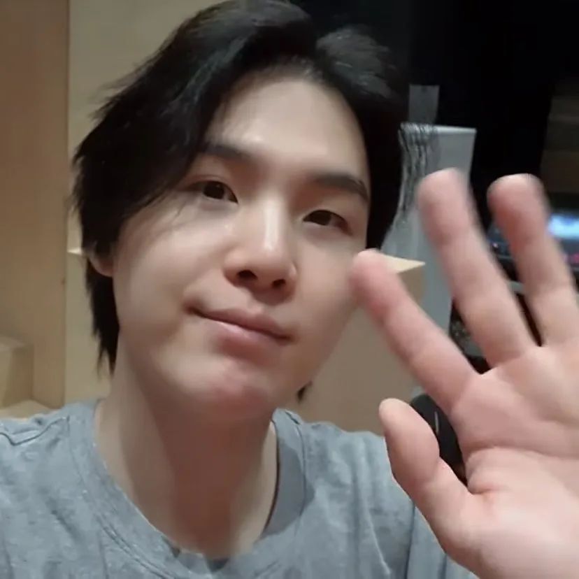 Latest photo of SUGA (BTS)