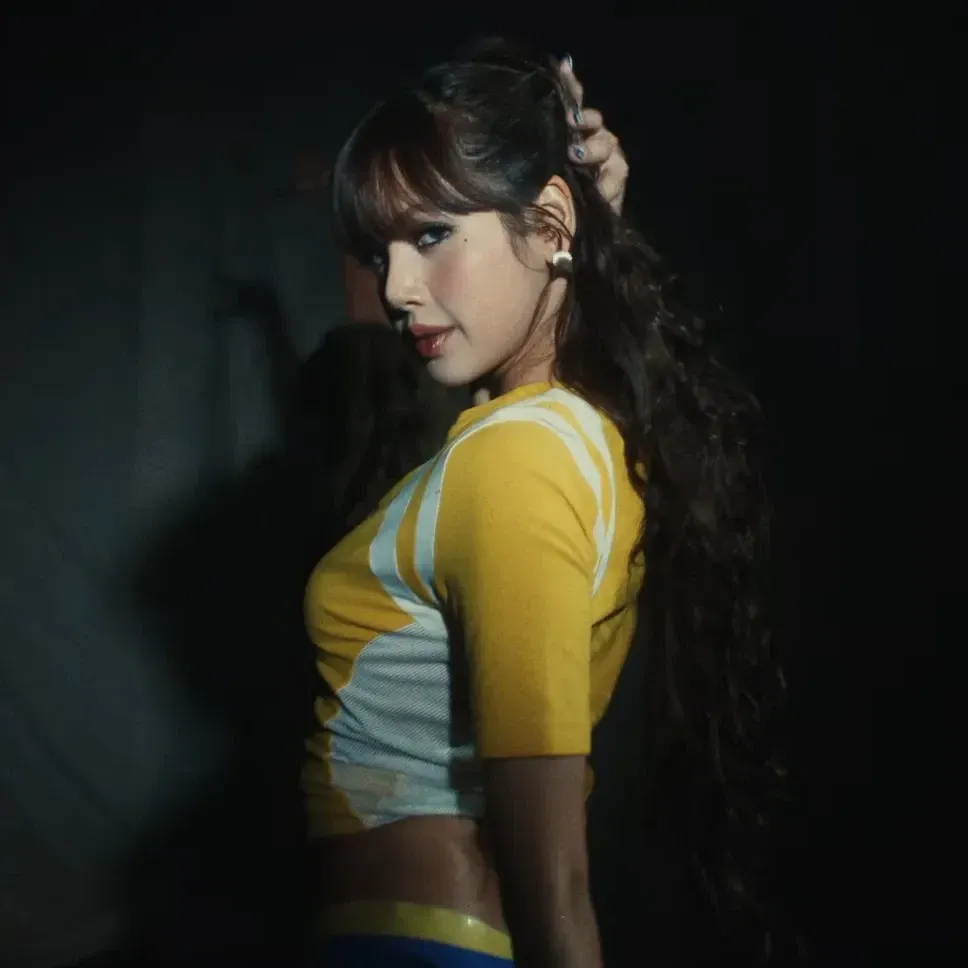 Foto aktivitas terbaru Lisa (BLACKPINK)