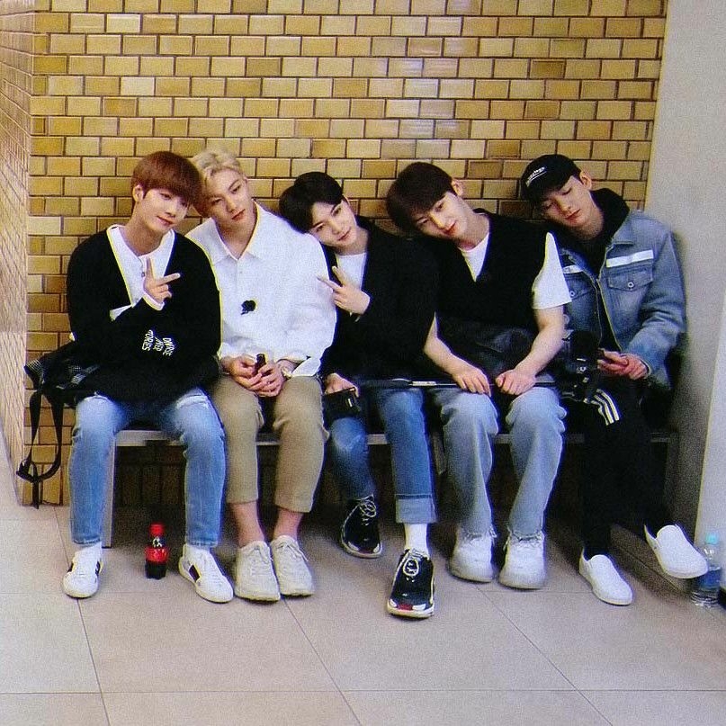 Behind-the-scenes cut of NU'EST