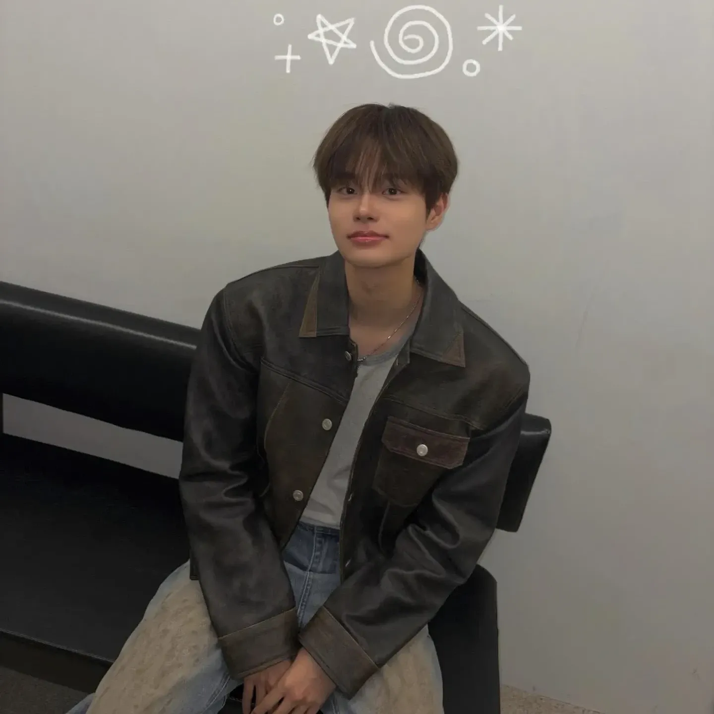 A moment captured by Lee Daehwi (AB6IX)'s fan