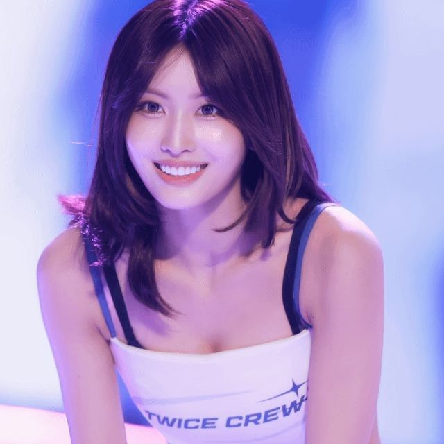 Momo (TWICE)的幕后花絮