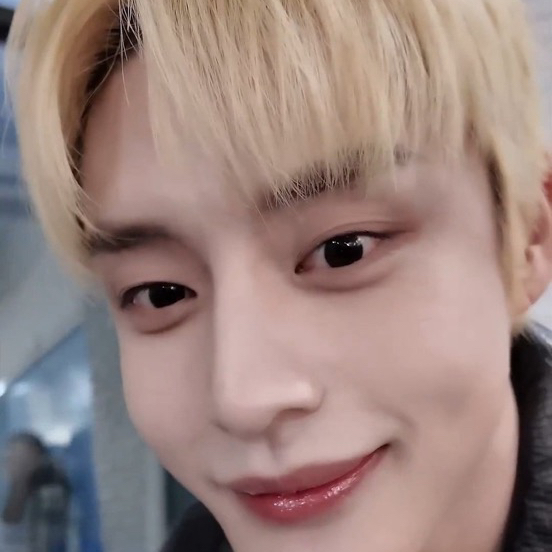 Behind-the-scenes cut of Kim Jiwoong (ZEROBASEONE)