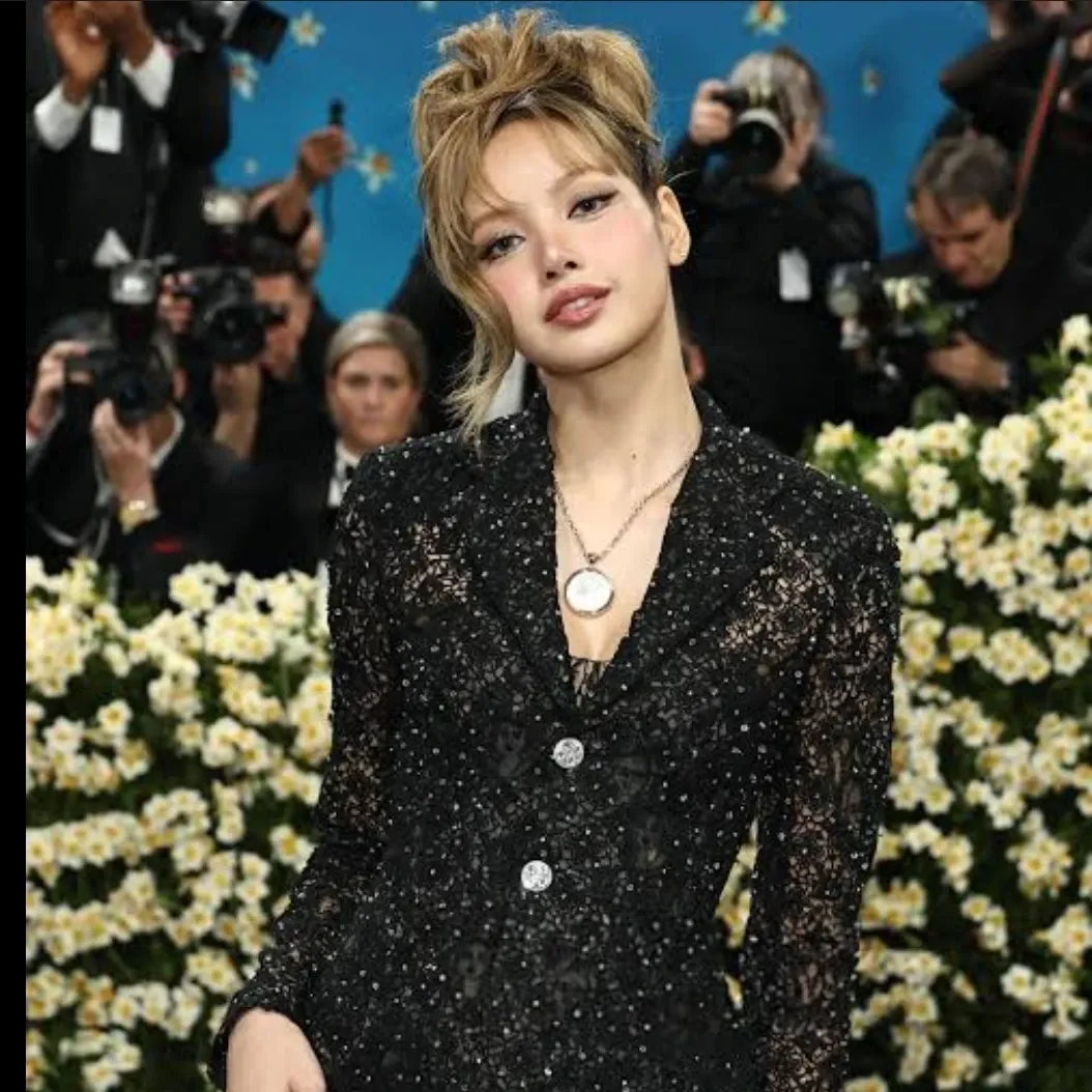 Momen yang diabadikan oleh penggemar Lisa (BLACKPINK)