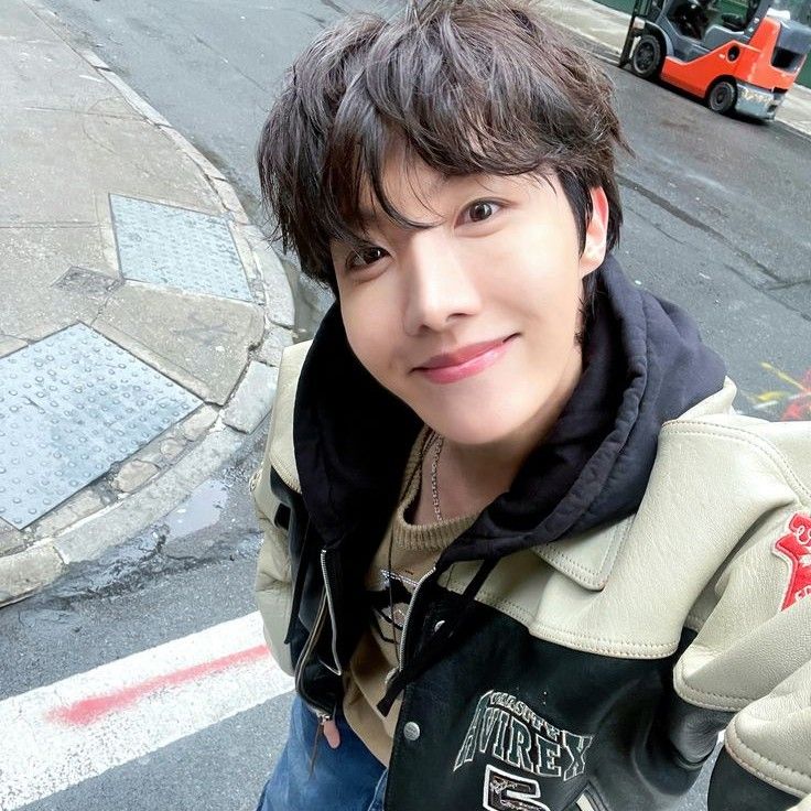 J-hope (防弹少年团)的最新活动照片