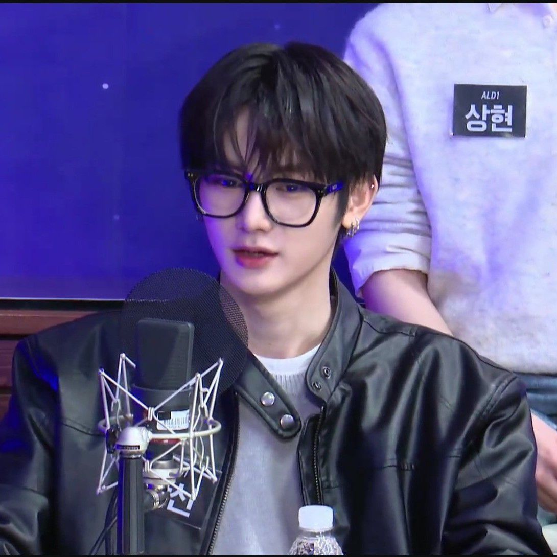 A moment captured by Zhou Anxin (ALPHA DRIVE ONE)'s fan