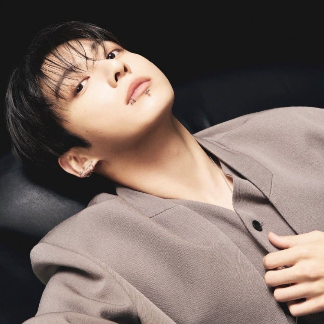 Behind-the-scenes cut of BTS