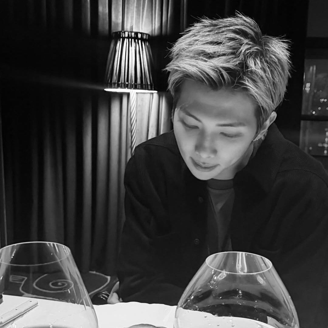 RM (防弹少年团)的最新照片