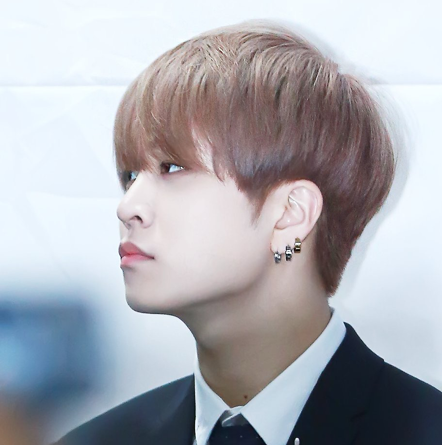 Behind-the-scenes cut of Youngjae (GOT7)